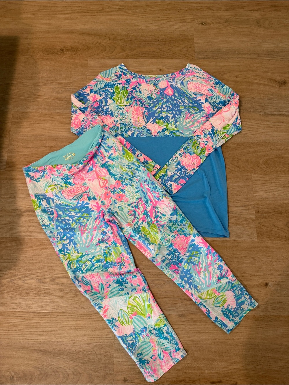 Lilly Pulitzer lux set. Medium pant small top